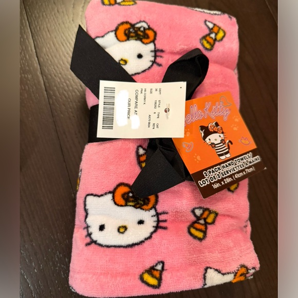 HELLO KITTY Pink Halloween Candy Corn Bath Towel & Hand Towel Set🎀🎃 NWT - Picture 4 of 5